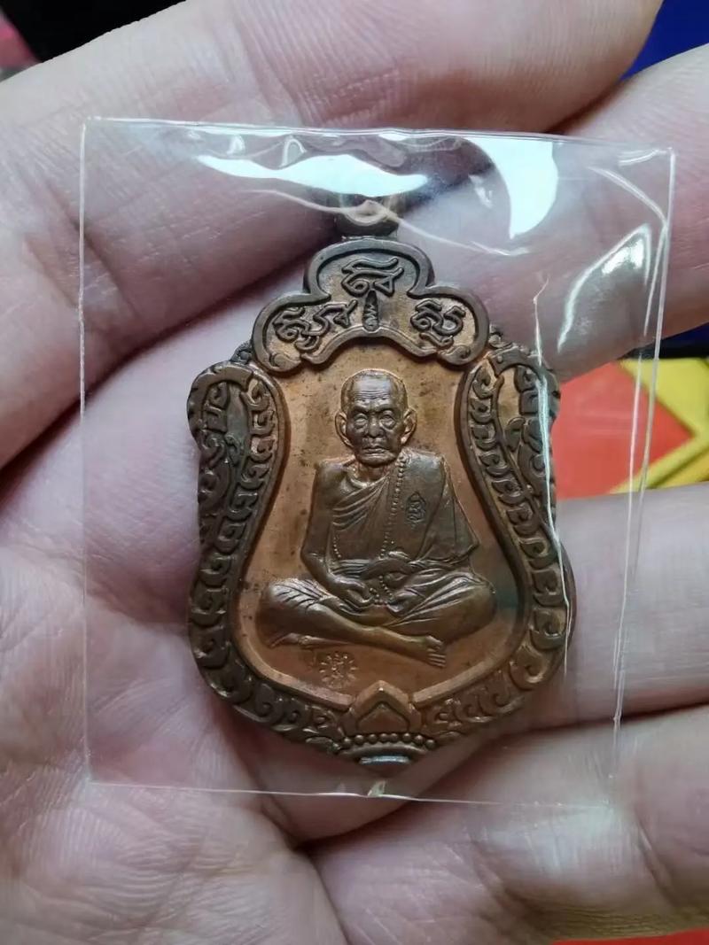 【泰国佛牌老牌什么意思,泰国老佛牌价格查询】