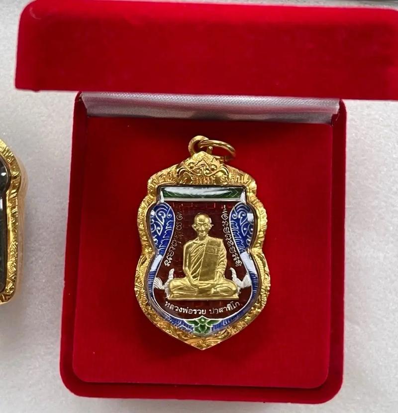 泰国招财佛牌龙婆艮（泰国佛牌龙婆瑞十亿自身）